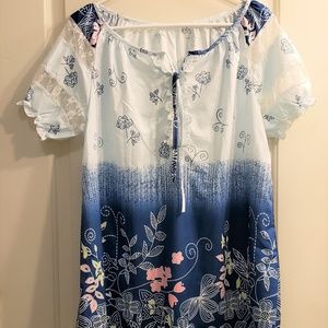 Women's Top Size 5X Light Blue w/ Lace Runs Small